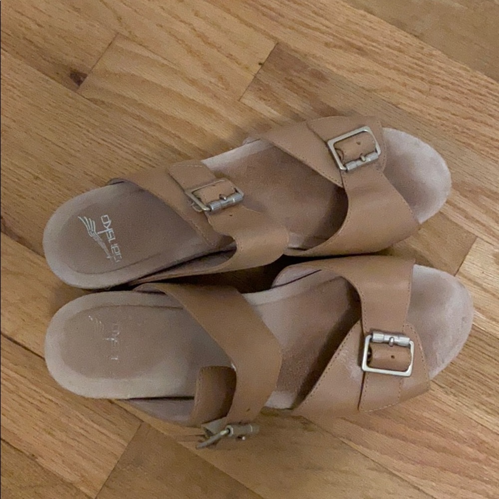 Dansko tan wedges